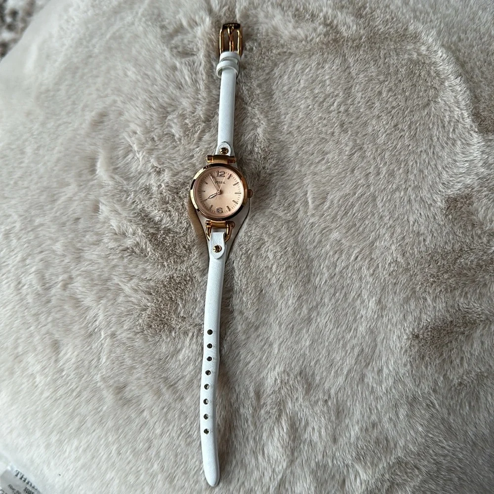 Rose gold and white Fossil watch - Picture 2 of 4